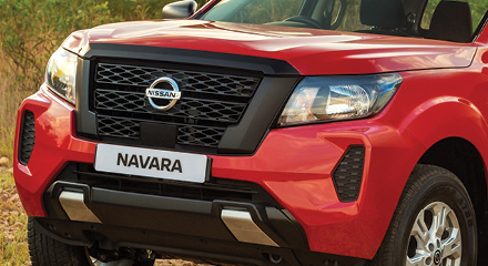 Nissan Navara SE Model Front Grille Headlamps