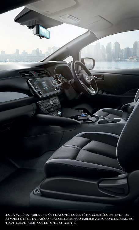 Nissan Leaf front interior French disclaimer..