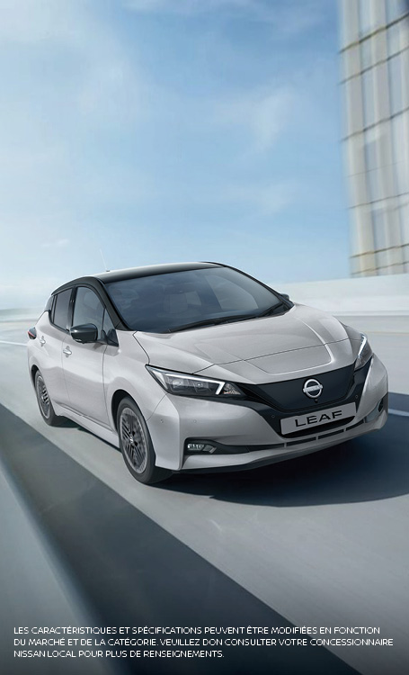 Nissan Leaf driving on highway French disclaimer